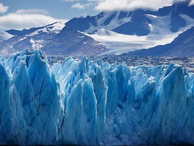 Het bezichtigen van het blauwe ijs van de gletsjers in Chileens en Argentijns Patagonië is een must see tijdens uw individuele reis.