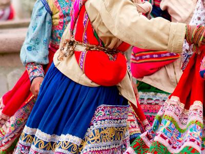 De kleurrijke kleding van de bevolking in Peru en Ecuador valt echt op tijdens uw gehele rondreis.